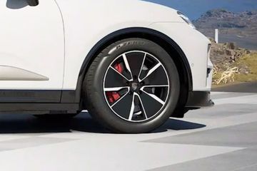 Porsche Macan EV Wheel Image