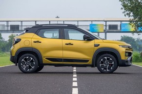 Renault Kiger Front Right View Image