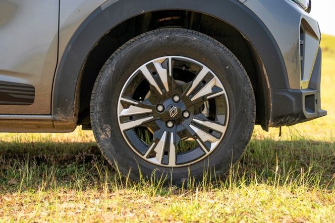 Renault Triber Wheel Image