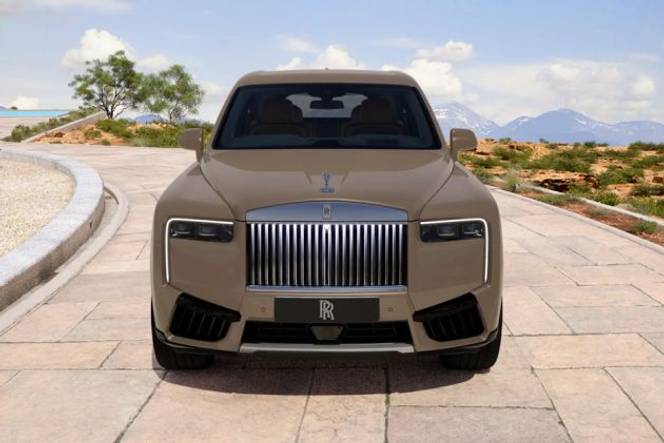 Rolls-Royce Cullinan Front View Image