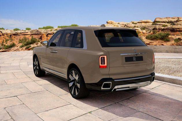 Rolls-Royce Cullinan Rear Left View Image