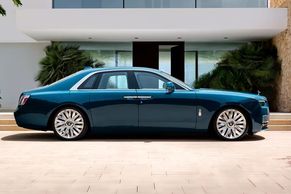 Rolls-Royce Ghost Series II Front Right View Image