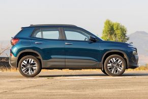 Skoda Kylaq Front Right View Image
