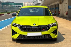 Skoda Octavia RS Front View Image