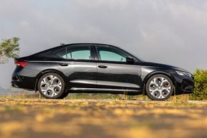 Skoda Octavia RS Front Right View Image Skoda Octavia RS Front Right View Image