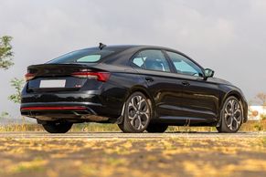 Skoda Octavia RS Rear Right Side Image Skoda Octavia RS Rear Right Side Image