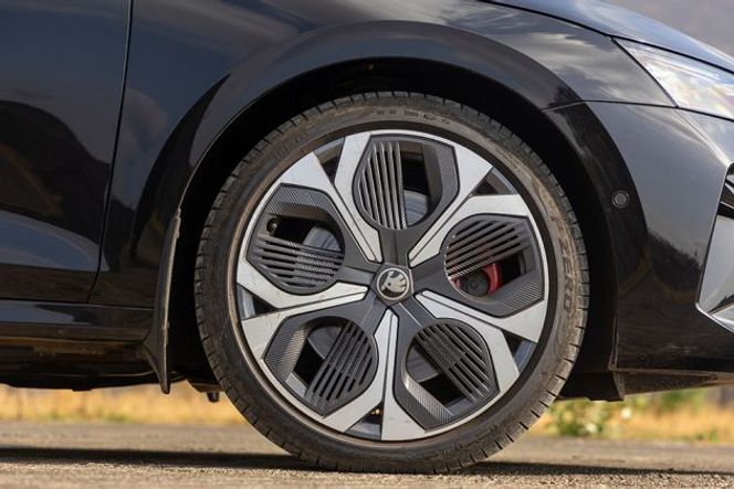 Skoda Octavia RS Wheel Image Skoda Octavia RS Wheel Image
