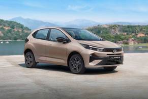 Tata Altroz Front Left Side Image