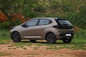 Tata Altroz Rear Left View Image