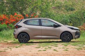 Tata Altroz Front Right View Image