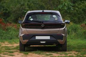 Tata Altroz Rear view Image