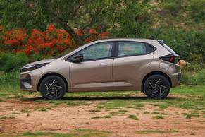 Tata Altroz Side View (Left)  Image