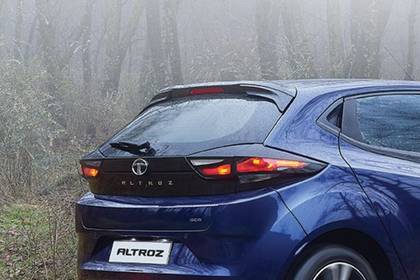 टाटा अल्ट्रोज़ 2020-2023 taillight image
