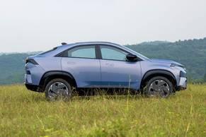 Tata Curvv EV Front Right View Image