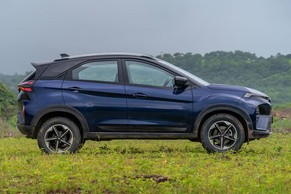 Tata Nexon Front Right View Image