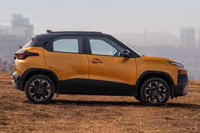 Tata Punch Front Right View Image