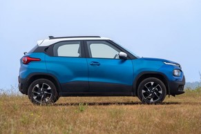 Tata Punch Front Right View Image