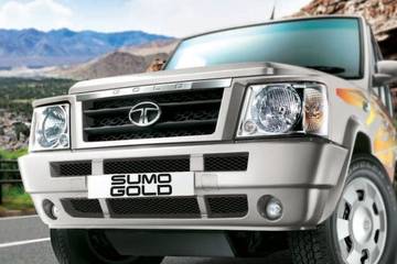 Tata Sumo The Tata Sumo displays an aggressive front profile with large headlamps and dual-slate grille.