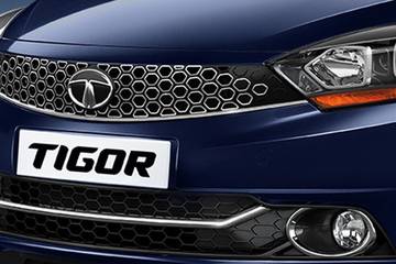 Tata Tigor 2017-2020 The front grille has been updated to include chrome borders on the hexagonal mesh pattern inlets. These chrome inserts, along with the chrome strip in the middle of the lower air dam, are available only in the XZ, XZA and XZ+ variants. Also visible here are the front fog lamps that are on offer in the above mentioned three variants, though the chrome surround is available only in the XZA and XZ+ variant.