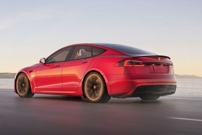 Tesla Model S Rear Left View Image