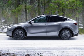 Tesla Model Y Side View (Left)  Image