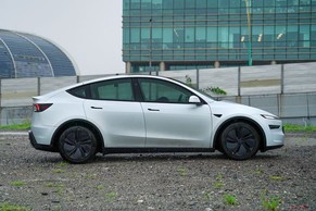 Tesla Model Y Front Right View Image