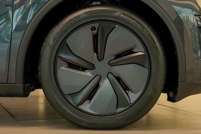 टेस्ला मॉडल वाई व्हील image