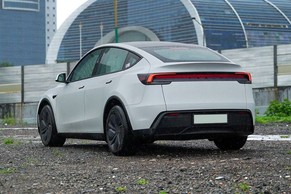 Tesla Model Y Rear Left View Image