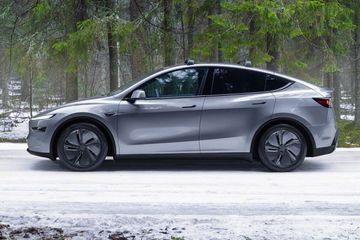 Tesla Model Y Side View (Left)  Image