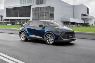 Toyota C-HR Front Left Side Image