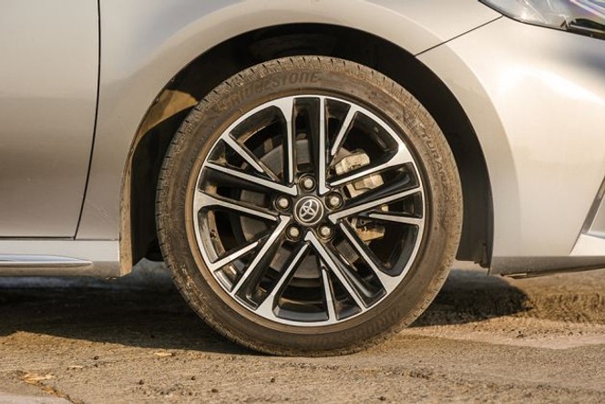 டொயோட்டா காம்ரி சக்கர image