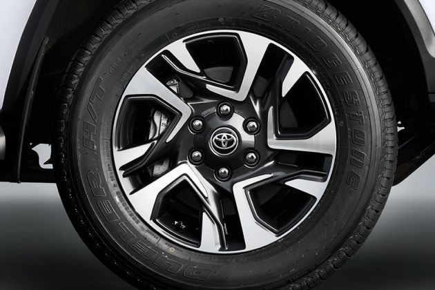Toyota Fortuner Legender Wheel Image