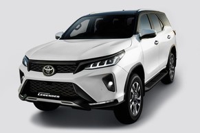Toyota Fortuner Legender Front Left Side Image