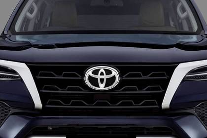 ടൊയോറ്റ ഫോർച്യൂണർ grille image