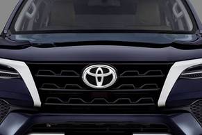 Toyota Fortuner Grille Image