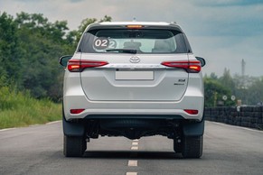Toyota Fortuner Rear view Image