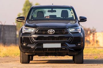 Toyota Hilux Front View Image