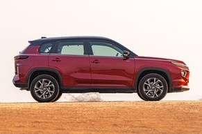 Toyota Urban Cruiser Hyryder Front Right View Image