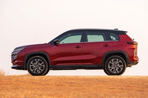 Toyota Urban Cruiser Hyryder Side View (Left)  Image