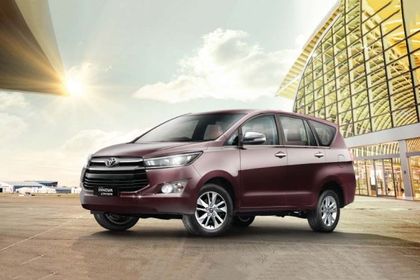 Toyota Innova Crysta 2 7 Zx At On Road Price Petrol Features