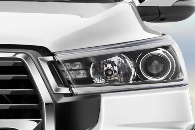 Toyota Innova Crysta Headlight Image