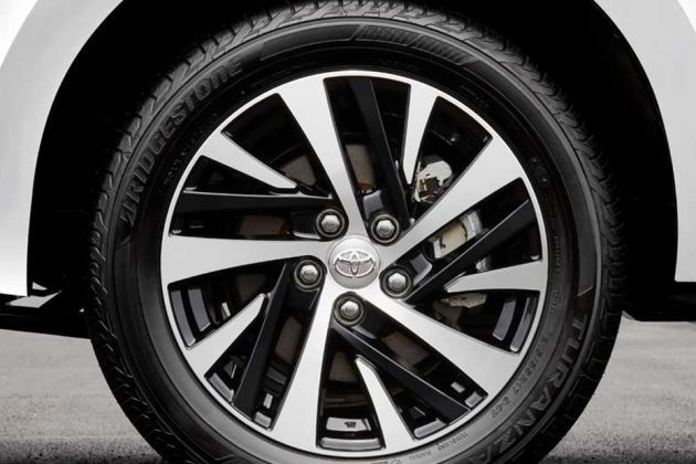 Toyota Innova Crysta Wheel Image