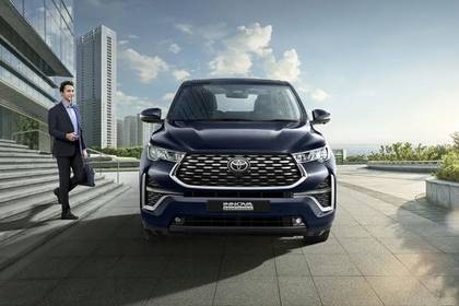 Toyota Innova Hycross Front View Image