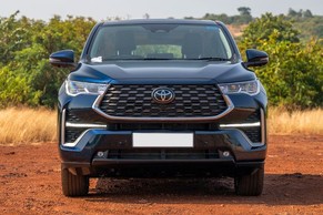 Toyota Innova Hycross Front View Image