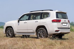 Toyota Land Cruiser 300 Rear Left View Image