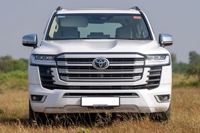 Toyota Land Cruiser 300 Front View Image