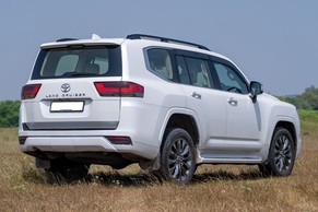 Toyota Land Cruiser 300 Rear Right Side Image