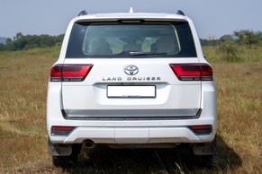 Toyota Land Cruiser 300 Rear view Image