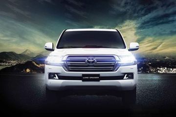 Toyota Land Cruiser 200 Front View Image