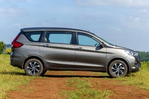 Toyota Rumion Front Right View Image